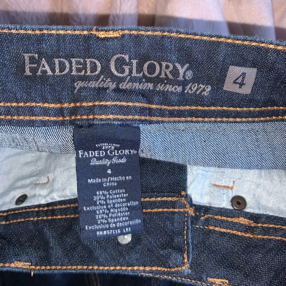 Faded Glory Women's Deep Indigo Straight Capri jeans - Picture 5 of 5